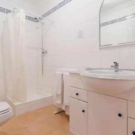 Duplex Flat - 2 Ensuite Bedrooms 5 Mins From * 포티마오